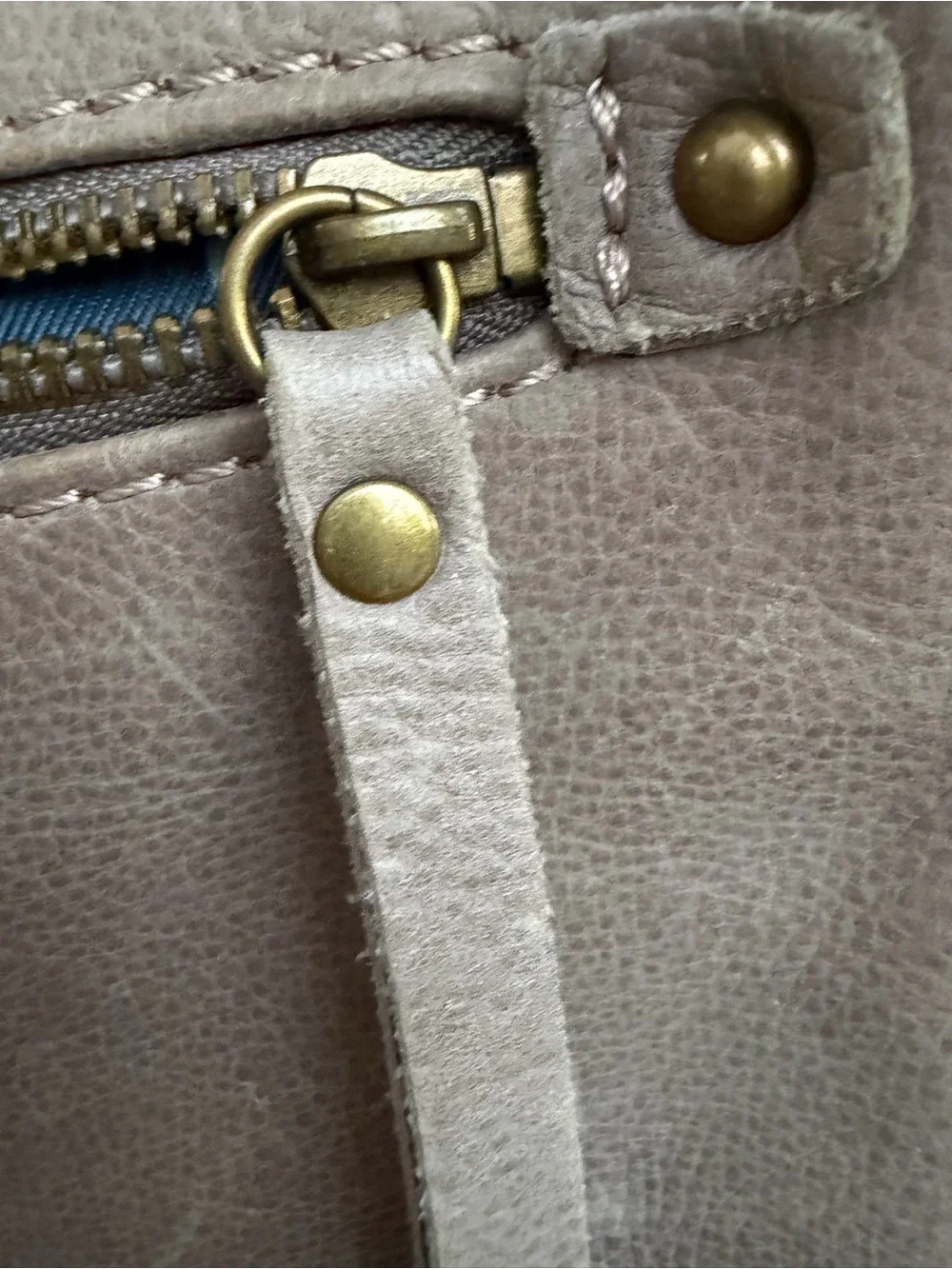 Lucky Brand Leather Crossbody Bag Taupe Gray Multi Pocket Adjustable Strap